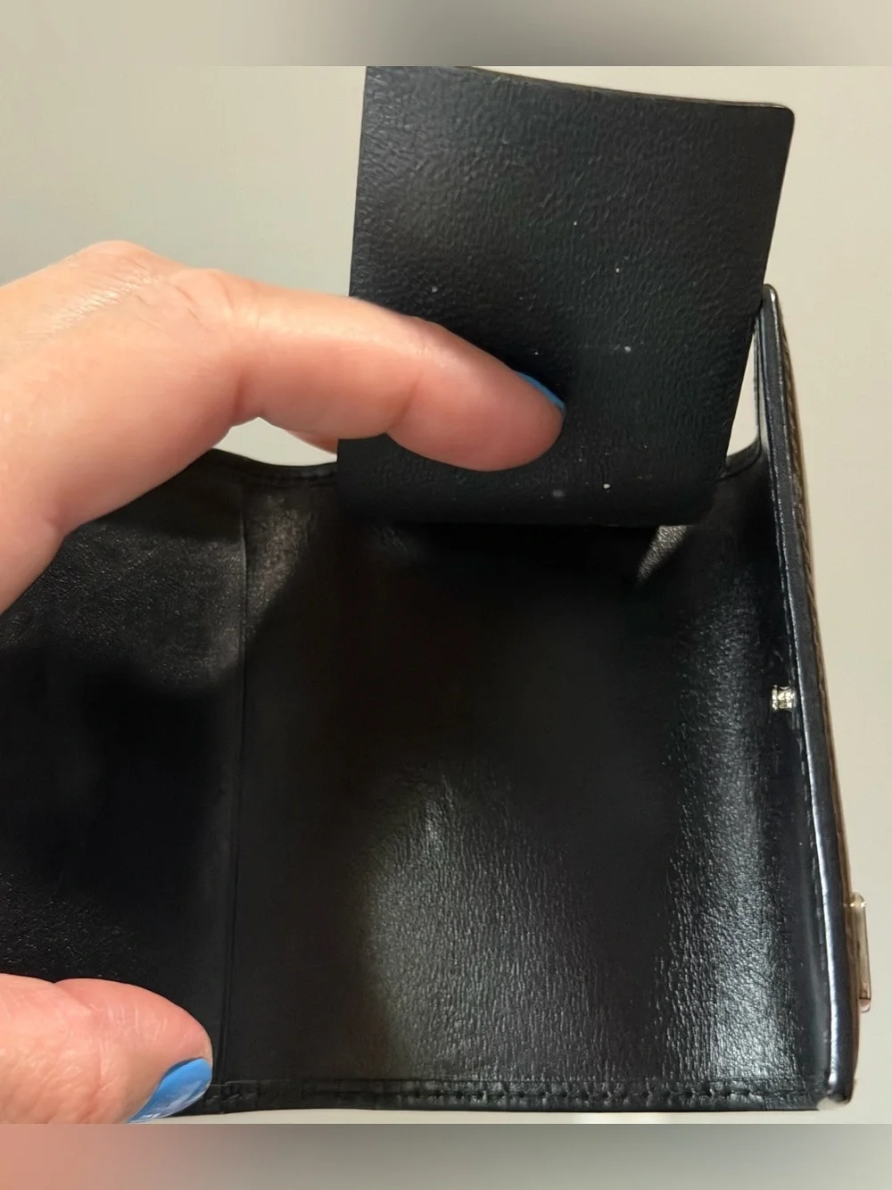 Gucci black key holder